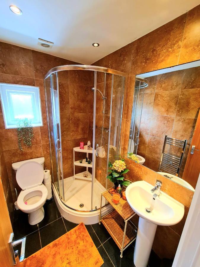 Full Flat-g Floor-private Kitchen/bathroom-parking Manchester