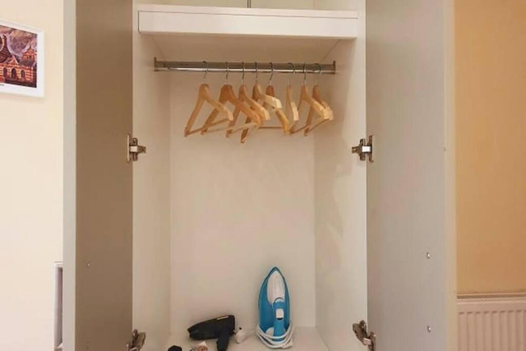 Full Flat-g Floor-private Kitchen/bathroom-parking Manchester