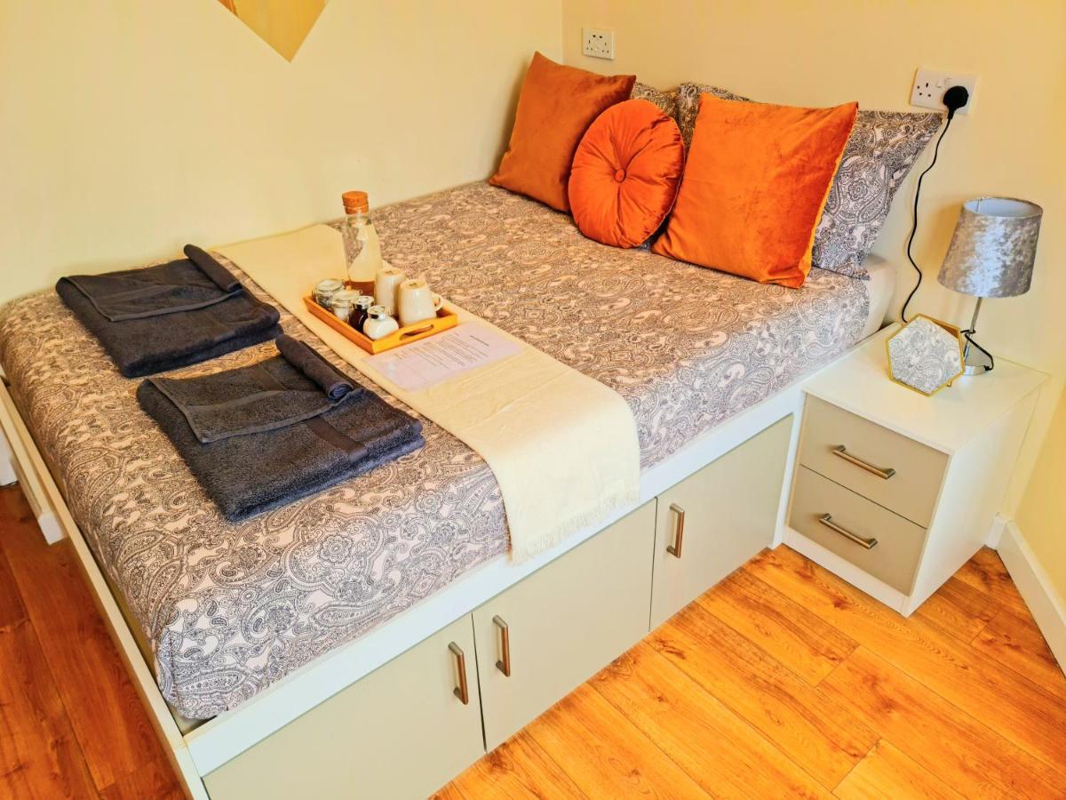 Apartamento Full Flat-g Floor-private Kitchen/bathroom-parking Manchester